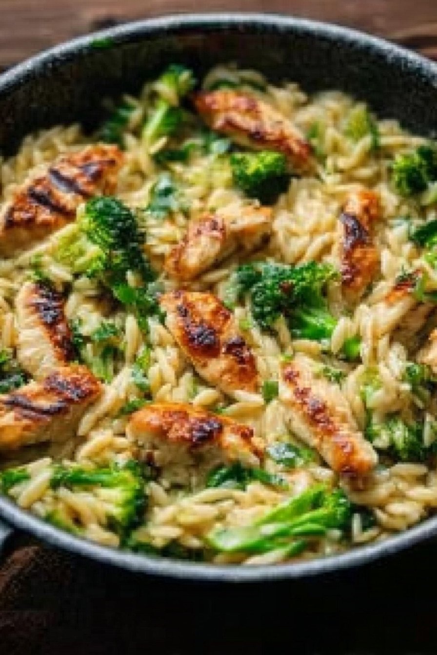 Cremige Hähnchen-Orzo-Pfanne mit Brokkoli: Ein herzhaftes Pfannengericht final result